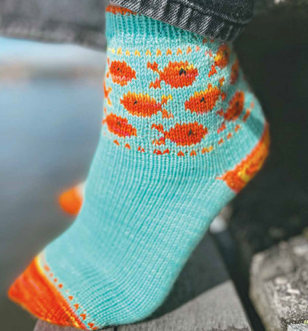 Geniale Motivsocken stricken. Farbenfrohe Statementsocken in Jacquardtechnik von Charlotte Stone