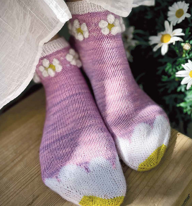Geniale Motivsocken stricken. Farbenfrohe Statementsocken in Jacquardtechnik von Charlotte Stone
