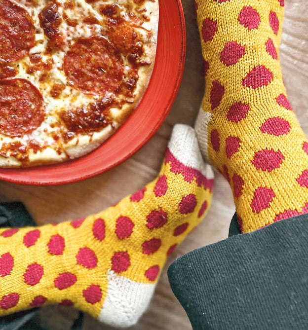 Geniale Motivsocken stricken. Farbenfrohe Statementsocken in Jacquardtechnik von Charlotte Stone