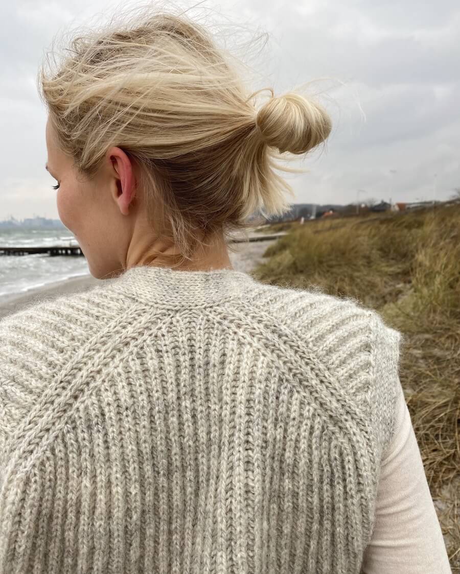 November Vest von PetiteKnit (DIN A5 Heft)